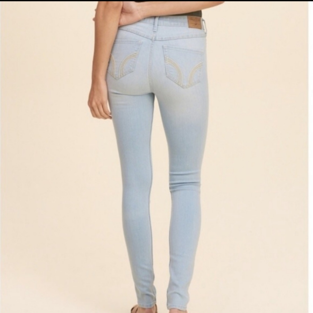 Hollister | Light Wash Skinny Jeans | Size 1S - Picture 2 of 7